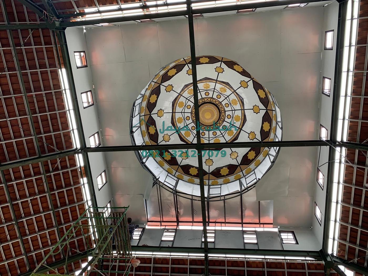 Plafond kubah masjid di dalam struktur baja Jaya Kubah