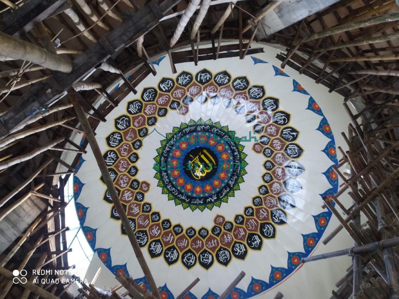 Proses pemasangan plafond kubah masjid dengan scaffolding Jaya Kubah