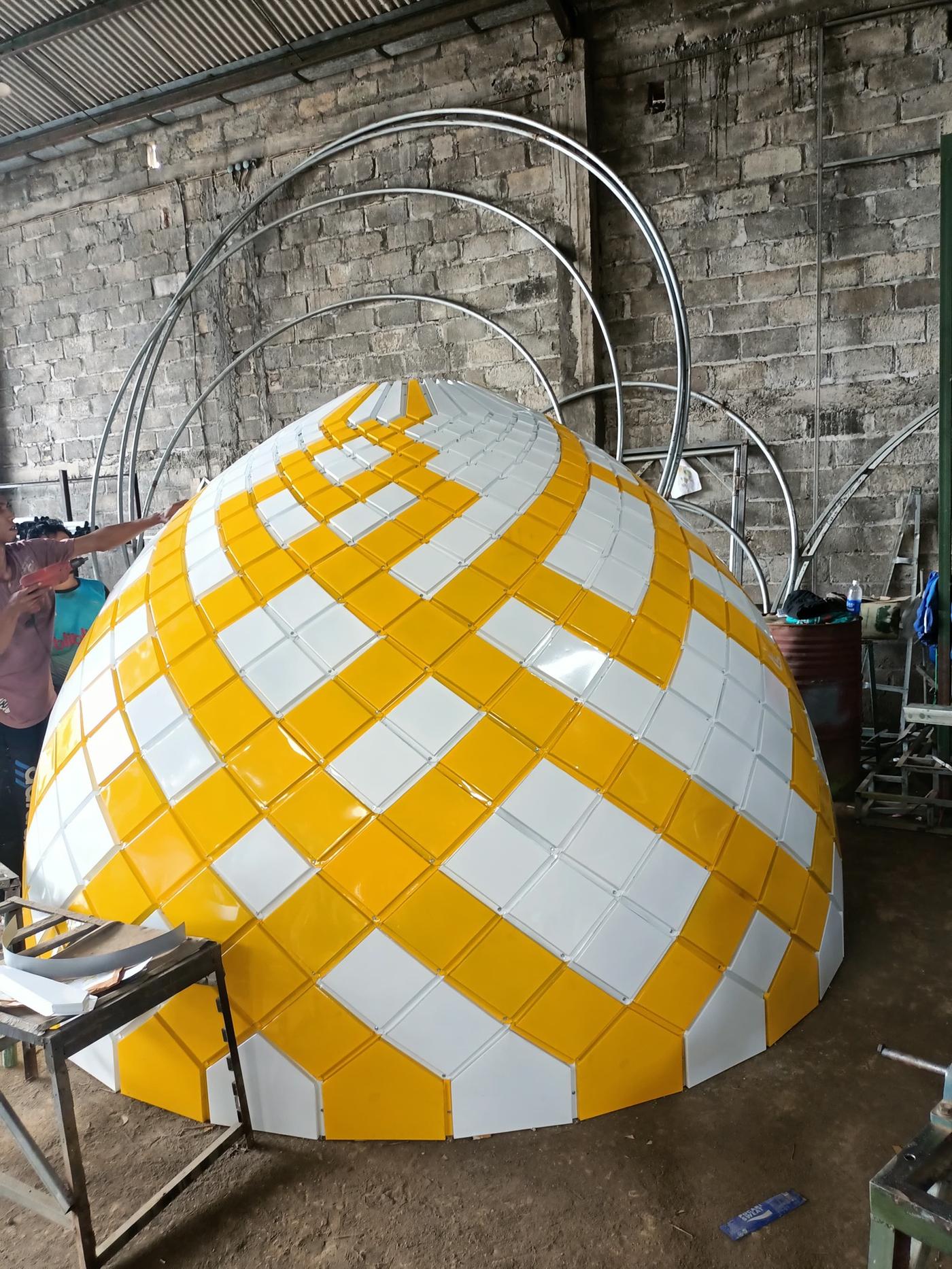Kubah kuning putih di workshop – Jaya Kubah